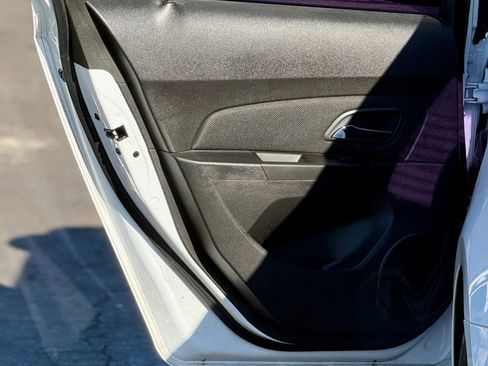 Used 2014 Chevrolet Cruze LT w/ Technology Package image 8