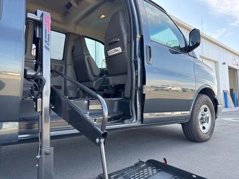 Used 2003 GMC Savana 1500 Passenger w/ Sle Preferred Equipment Group image 23