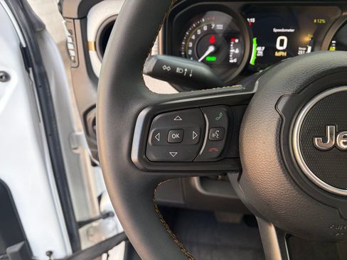 Used 2024 Jeep Wrangler Unlimited w/ Convenience Group AWD/4WD image 15