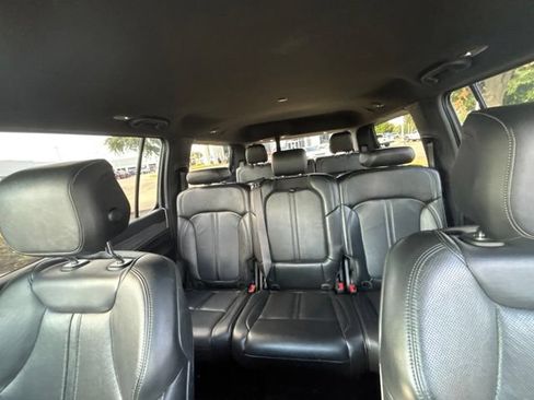 Used 2024 Jeep Wagoneer Series II w/ Flexible Seating Group AWD/4WD image 13