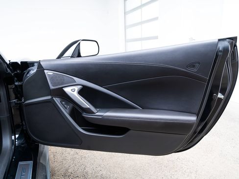 Used 2019 Chevrolet Corvette Z06 RWD image 17