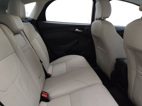 Used 2016 Ford Focus Titanium FWD image 19
