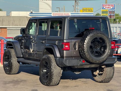 Used 2018 Jeep Wrangler Unlimited Sahara w/ Safety Group AWD/4WD image 14