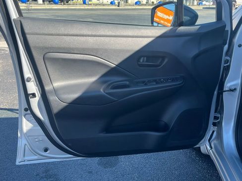 Used 2021 Nissan Versa S FWD image 9
