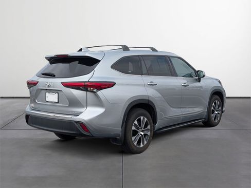 Used 2022 Toyota Highlander XLE image 5