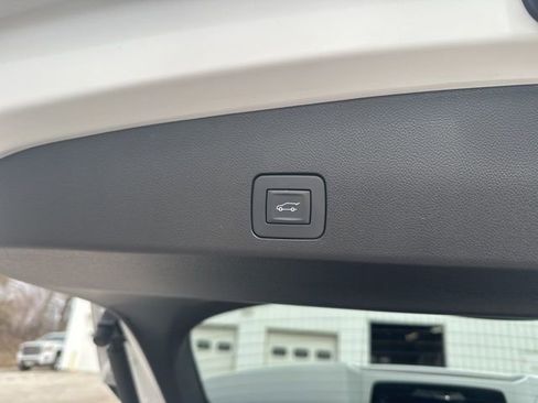 Used 2025 Buick Encore GX Avenir w/ Avenir Technology Package image 60