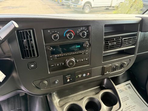 Used 2016 GMC Savana 3500 LS w/ Chrome Appearance Package image 16