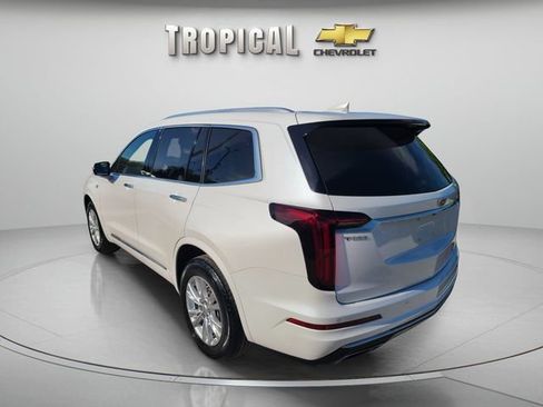 Used 2023 Cadillac XT6 Luxury FWD image 3