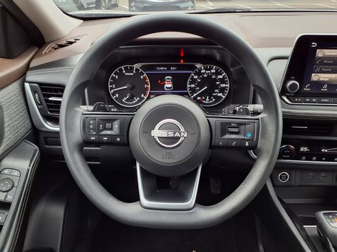 Used 2023 Nissan Rogue SV image 14