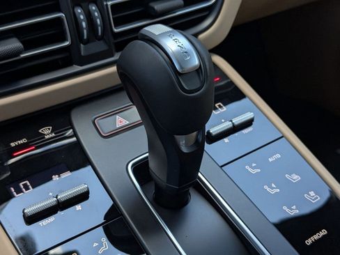 Certified 2026 Porsche Macan AWD/4WD image 20