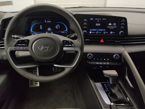 Used 2025 Hyundai Elantra Sport image 22