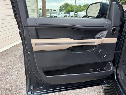 Used 2024 Ford Expedition XLT RWD image 17
