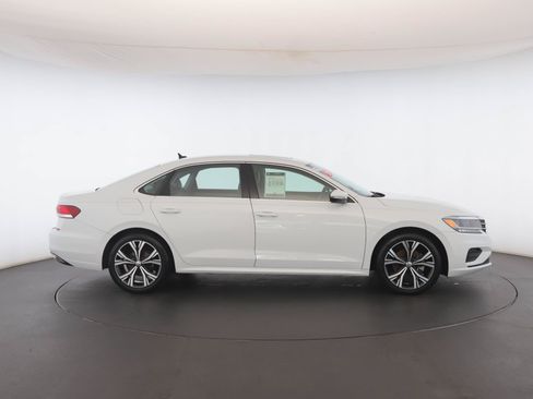 Used 2022 Volkswagen Passat 2.0T SE FWD image 22