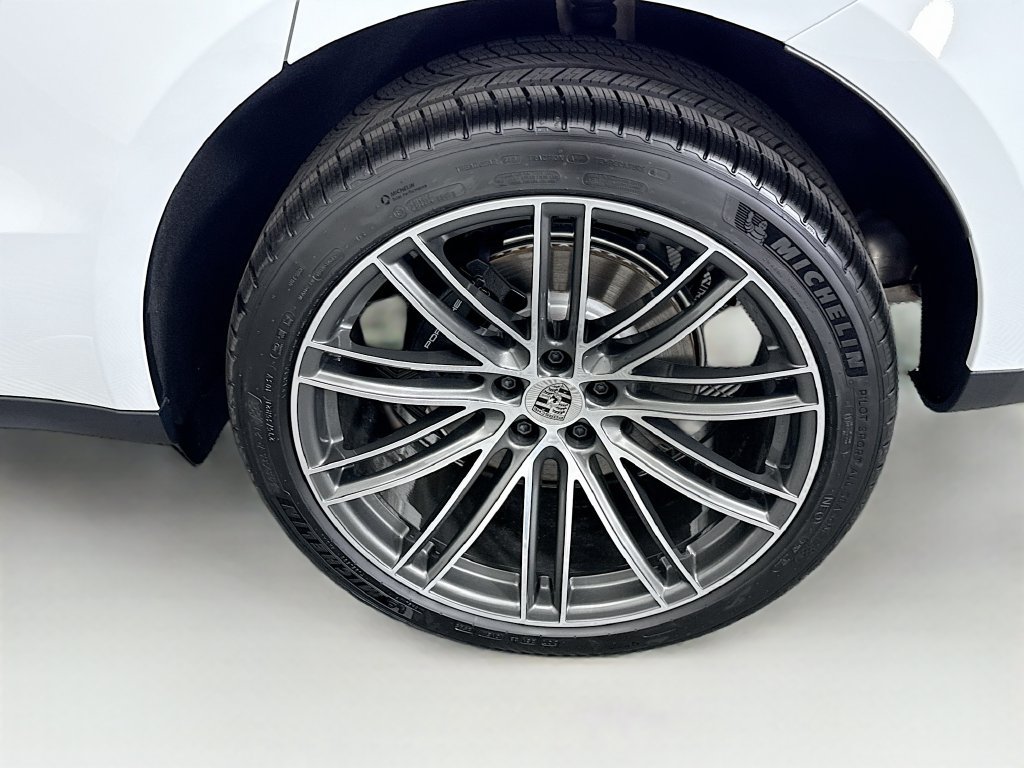 Used 2026 Porsche Macan AWD/4WD image 32