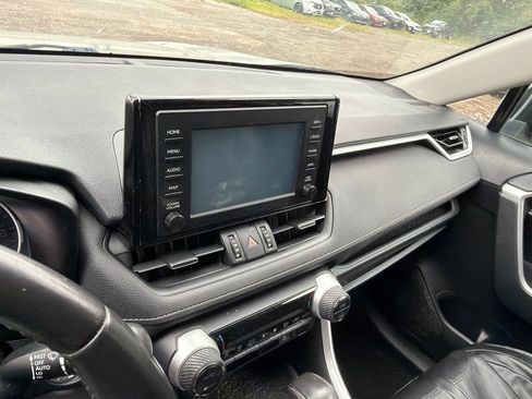 Used 2019 Toyota RAV4 XLE Premium AWD/4WD image 10