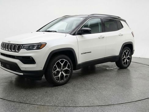 Used 2025 Jeep Compass Limited AWD/4WD image 3