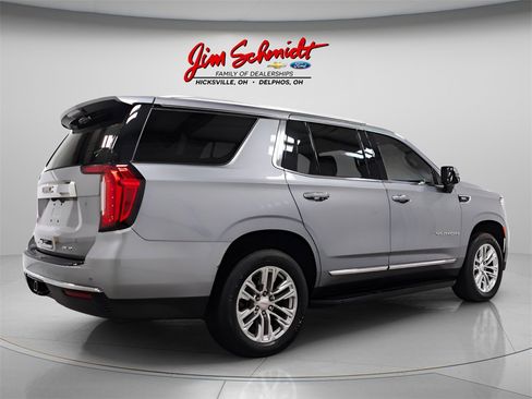Used 2023 GMC Yukon SLT w/ SLT Luxury Package image 6