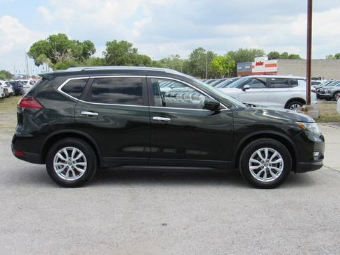 Used 2020 Nissan Rogue SV FWD image 2