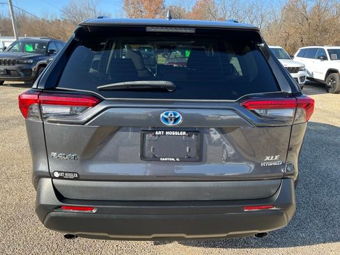 Used 2020 Toyota RAV4 XLE w/ Convenience Package image 4
