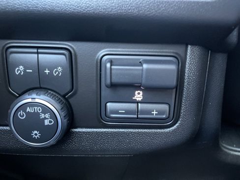 Used 2021 Chevrolet Tahoe Z71 w/ Z71 Signature Package image 26