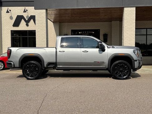 Used 2025 GMC Sierra 2500 AT4 w/ AT4 Premium Plus Package AWD/4WD image 16