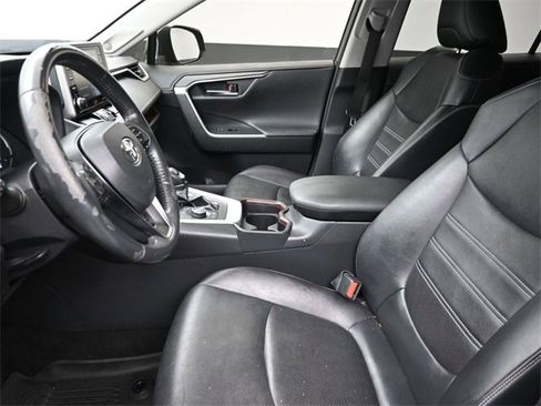 Used 2019 Toyota RAV4 Limited w/ Advanced Technology Package image 17