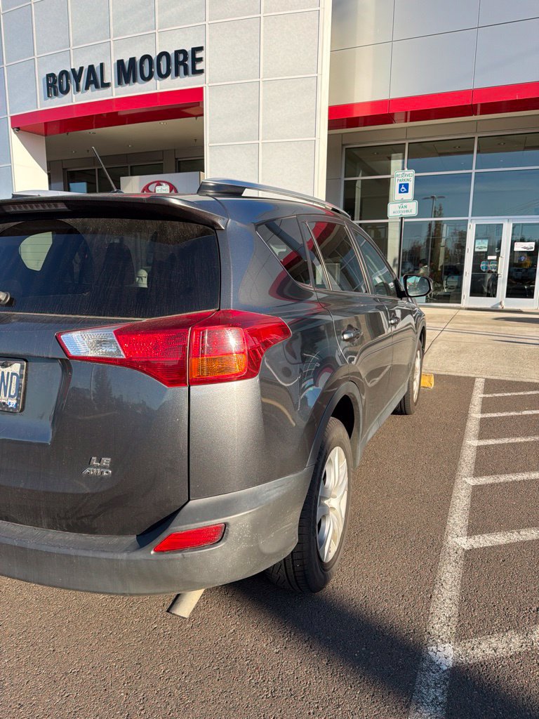Used 2015 Toyota RAV4 LE AWD/4WD image 4