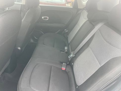 Used 2018 Kia Soul + image 11