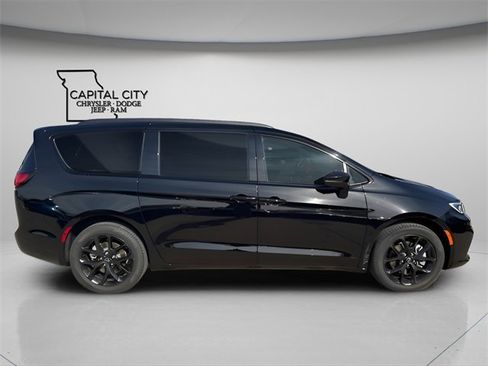 New 2026 Chrysler Pacifica Select w/ S Appearance Package image 10