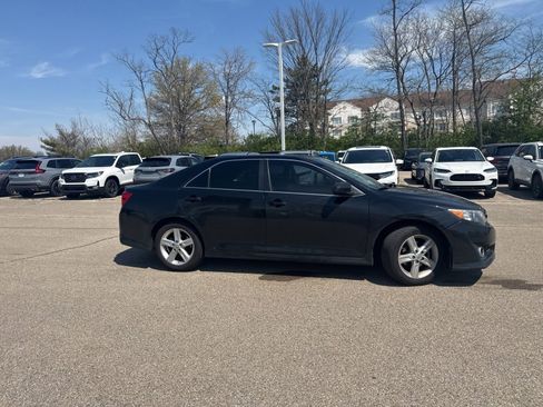 Used 2014 Toyota Camry SE image 23