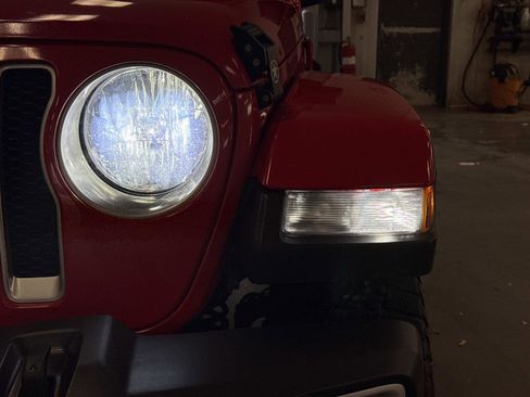 Used 2019 Jeep Wrangler Unlimited Sahara image 10