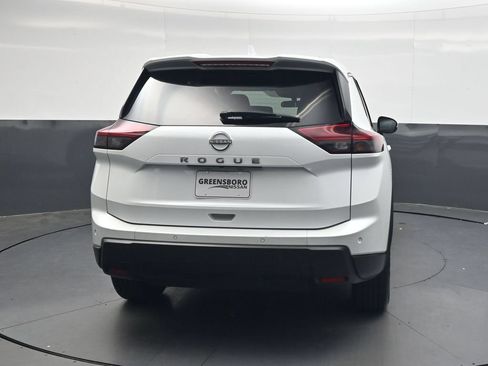 Used 2025 Nissan Rogue SV FWD image 5