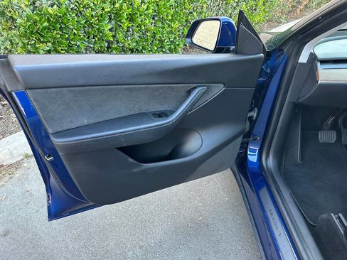 Used 2021 Tesla Model Y Long Range AWD/4WD image 6