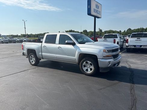 Used 2018 Chevrolet Silverado 1500 LT w/ All Star Edition AWD/4WD image 9