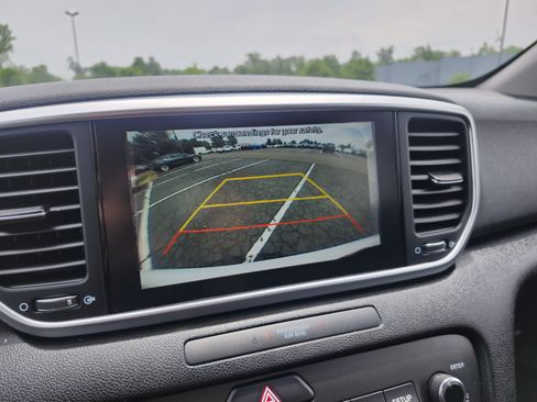 Used 2020 Kia Sportage LX FWD image 2