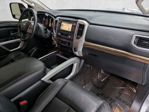 Used 2017 Nissan Titan SL image 19