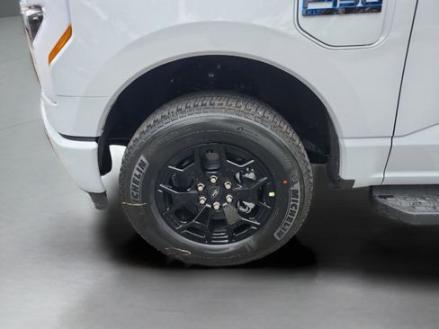New 2025 Ford F150 Lightning XLT image 24