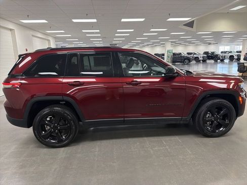 Used 2022 Jeep Grand Cherokee Altitude image 7