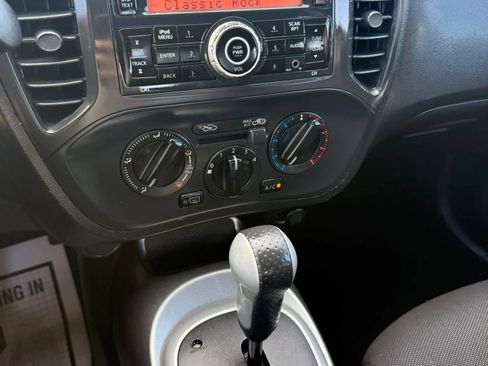 Used 2014 Nissan Juke S FWD image 17