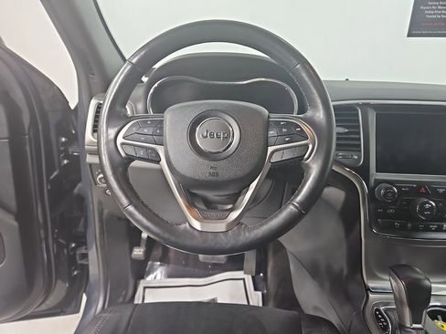 Used 2018 Jeep Grand Cherokee Altitude AWD/4WD image 14