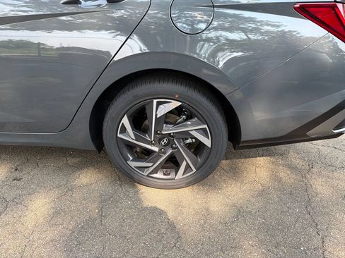 New 2026 Hyundai Elantra Limited FWD image 12