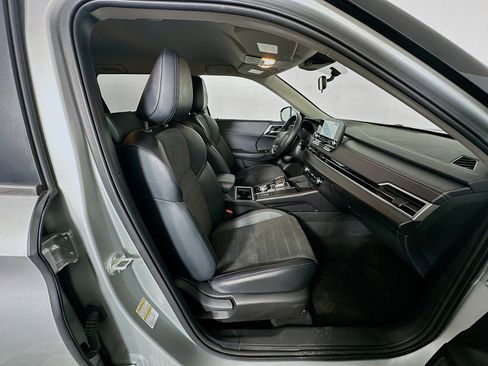 Used 2024 Mitsubishi Outlander SE FWD image 34