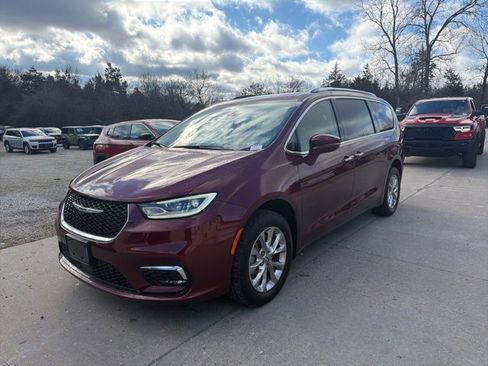 Used 2021 Chrysler Pacifica Touring-L w/ Uconnect Theater Family Group image 1