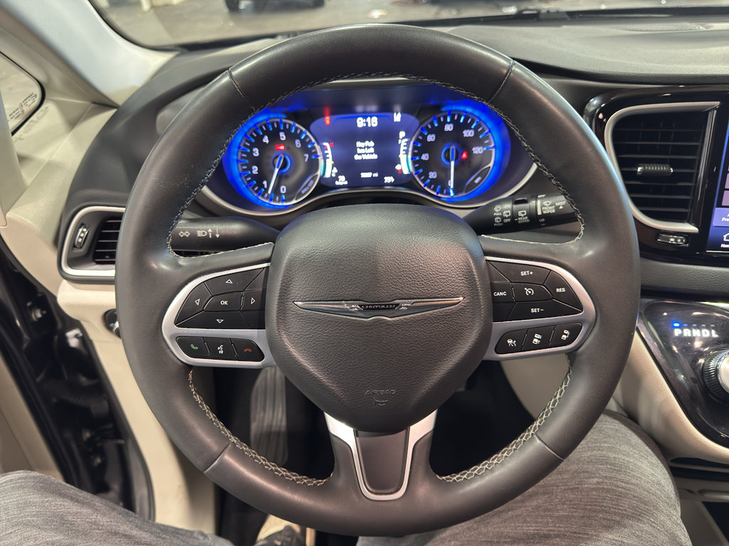 Used 2023 Chrysler Pacifica Touring-L FWD image 36