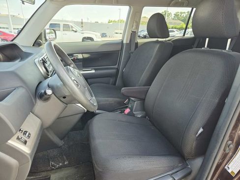 Used 2008 Scion xB FWD image 9