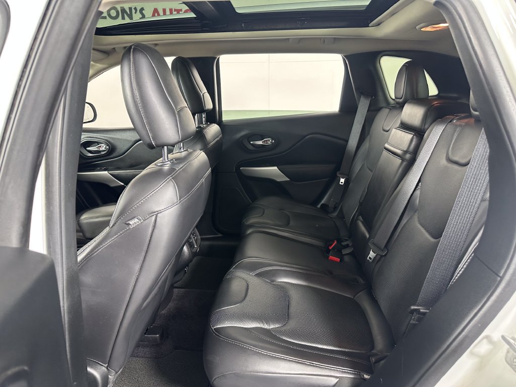 Used 2017 Jeep Cherokee Overland w/ Technology Group AWD/4WD image 20