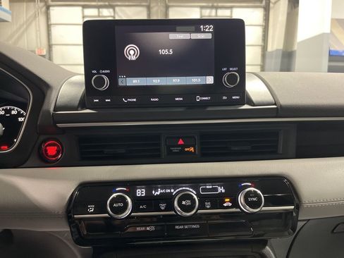 Used 2023 Honda Pilot LX image 25