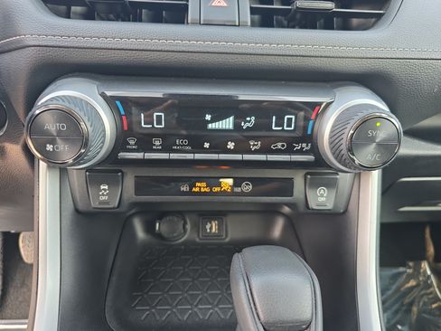 Used 2024 Toyota RAV4 XLE FWD image 18