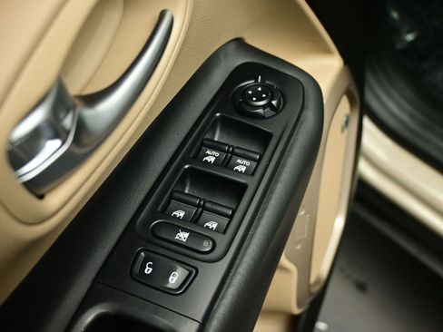 Used 2016 Jeep Renegade 75th Anniversary image 18