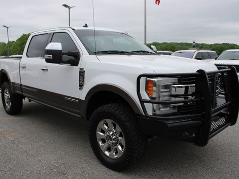 Used 2019 Ford F350 King Ranch w/ King Ranch Ultimate Package AWD/4WD image 4
